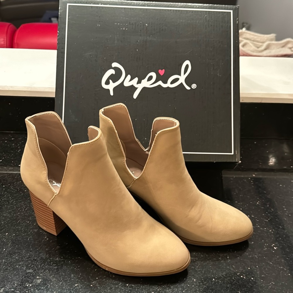 Taupe Nubuck booties